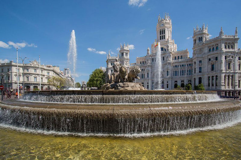 Cibeles Square ở thành phố Madrid