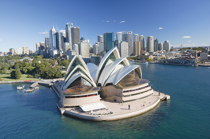 Nhà hát Opera Sydney là niềm tự hào của nước Úc với hơn 10 triệu khách đến tham quan mỗi năm