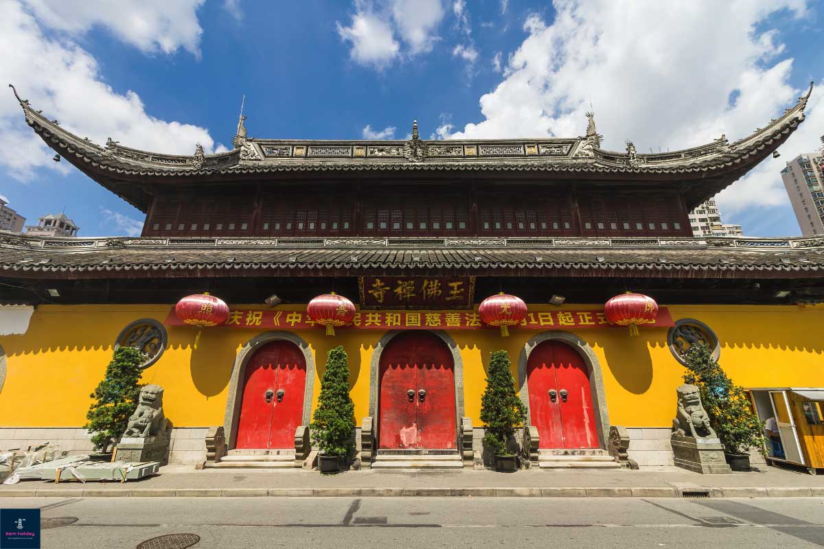 Chùa Phật Ngọc là ngôi chùa linh thiêng và nổi tiếng nhất của Thượng Hải 