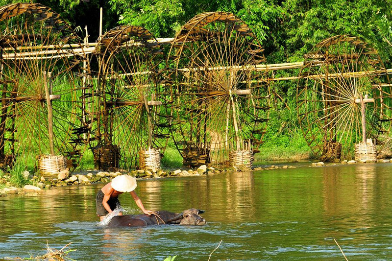 Những guồng nước truyền thống khổng lồ trên dòng sông Chăm.