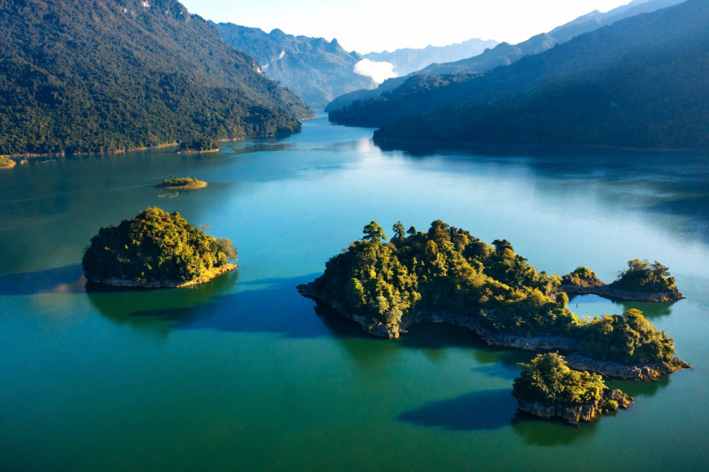 Bức ảnh Hồ Na Hang “được” so sánh nhiều nhất với Vịnh Hạ Long.