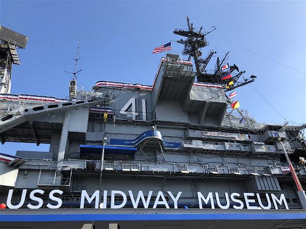 USS Midway đã từng tham chiến khi Mỹ xâm lược Việt Nam.