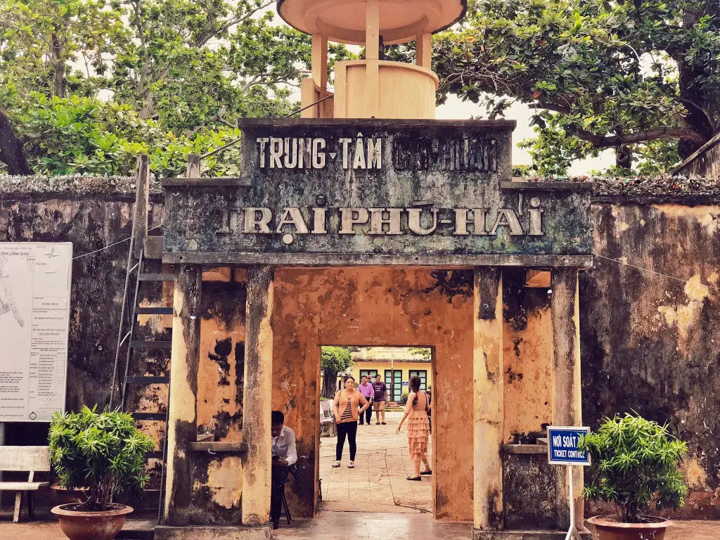 Nhà tù Côn Đảo là một trong những di tích lịch sử bi tráng nhất của dân tộc Việt Nam.